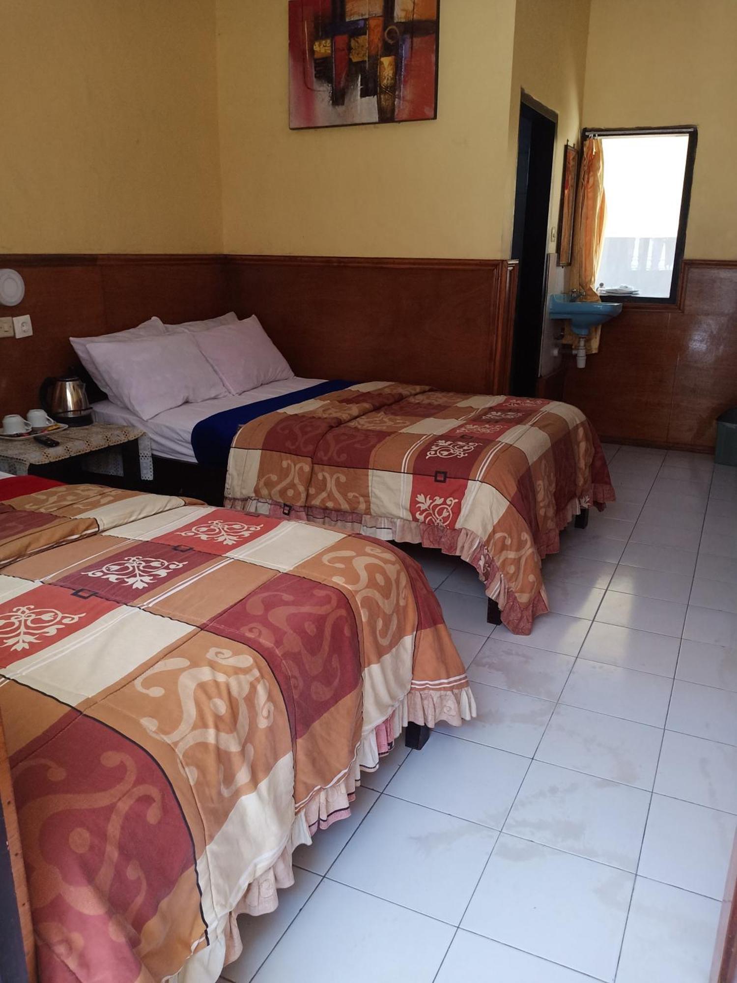 Cemara Indah Hotel Bromo Bilik gambar